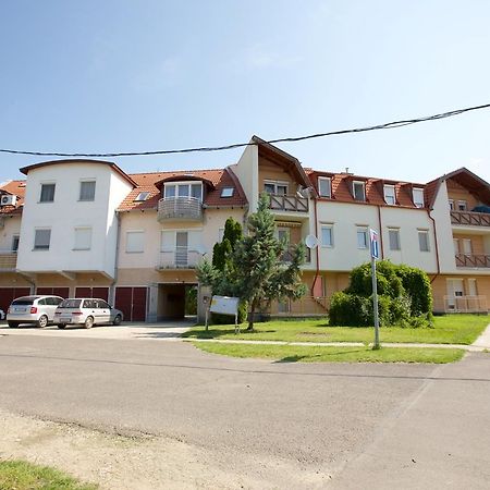 Zoli Apartmanok-Timi Kolcsey 34-36 Hajdúszoboszló Exterior foto