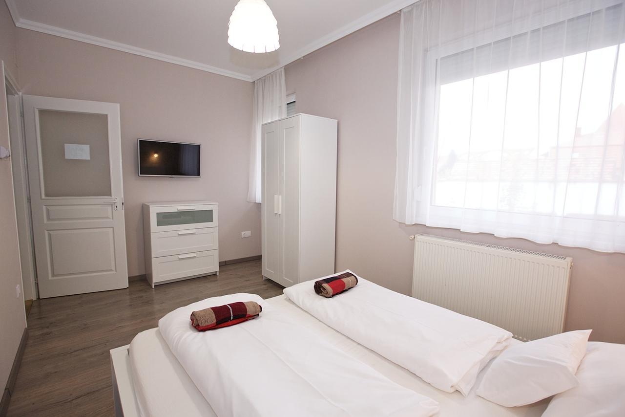 Zoli Apartmanok-Timi Koelcsey 34-36 Hajdúszoboszló Exterior foto